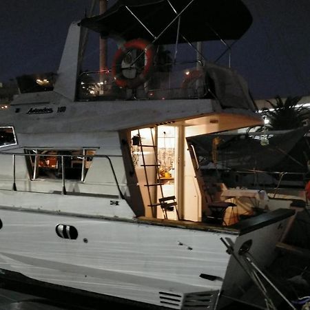 فندق Barco Lucky سان أدريان دي بيزوس المظهر الخارجي الصورة