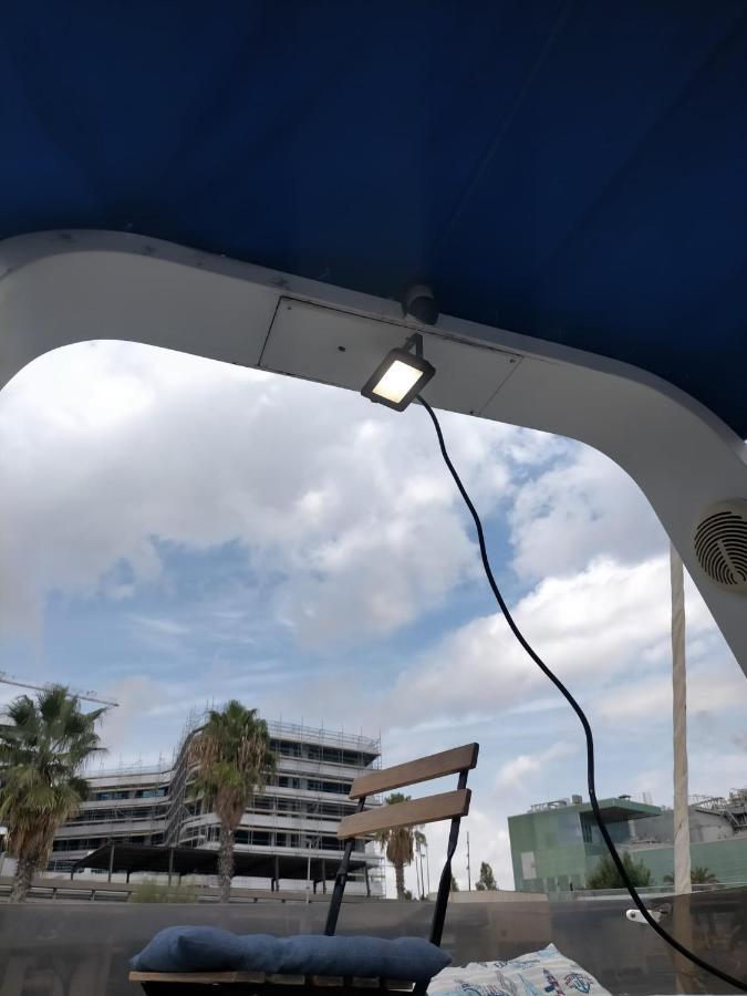 فندق Barco Lucky سان أدريان دي بيزوس المظهر الخارجي الصورة