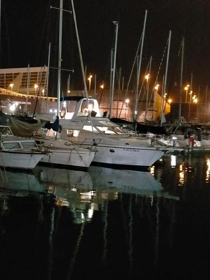 فندق Barco Lucky سان أدريان دي بيزوس المظهر الخارجي الصورة