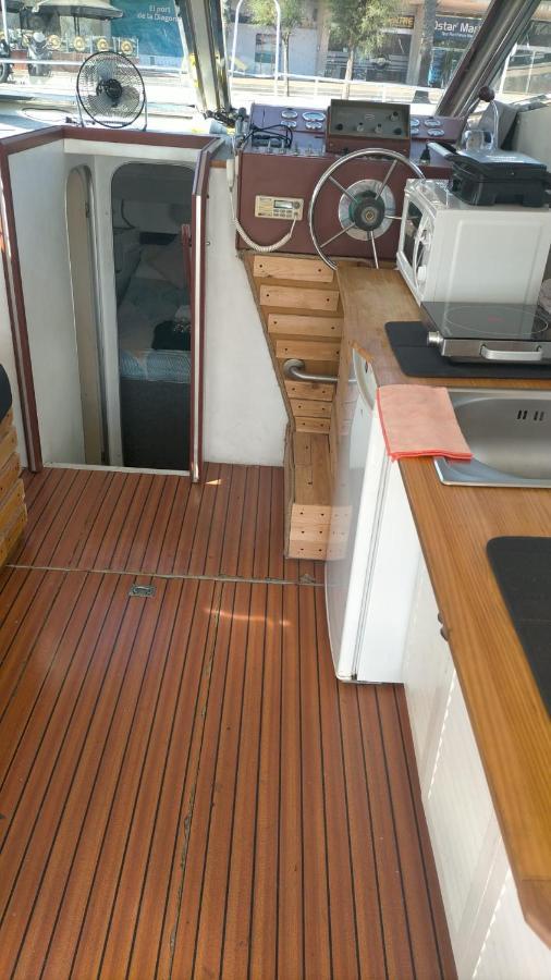 فندق Barco Lucky سان أدريان دي بيزوس المظهر الخارجي الصورة